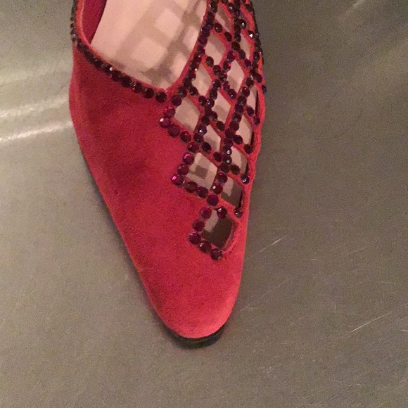 Colin Stewart red suede mules with open weave rhinestone, 3” heel. Size 6 - Picture 8 of 8